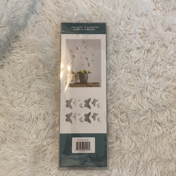 NWT Butterfly Peel and Stick Wall Mirror Decals 12 Pc - Picture 2 of 4